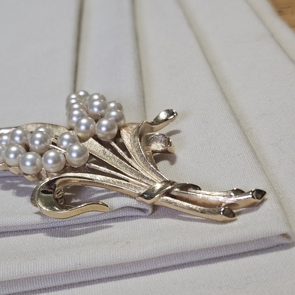 1950's Trifari Lily Of The Valley - Picture 6 of 10